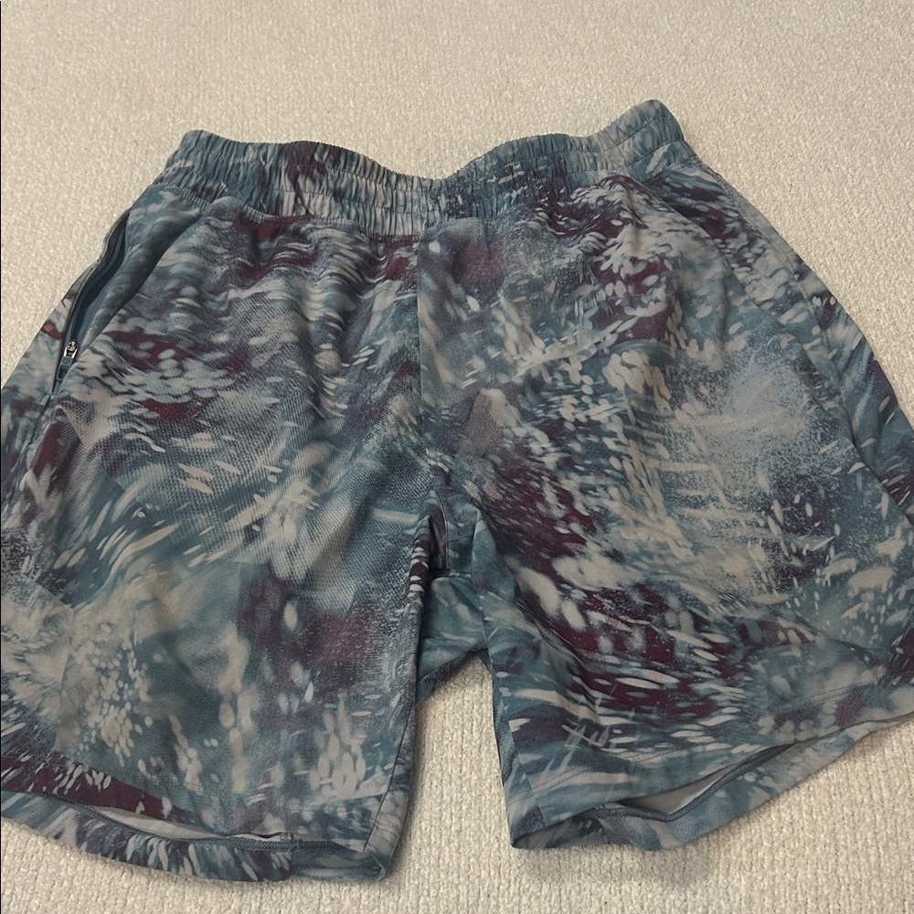 Lululemon Athletica Blue and Gray Patterned Shorts